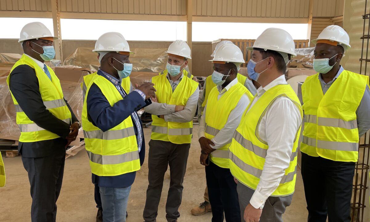 Administrador de Viana visita fábricas em fase de conclusão no PDIV